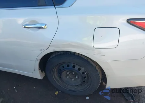 2015 Nissan Altima 2.5/2.5 S/2.5 Sl/2.5 Sv z USA, uszkodzony, nr VIN 1N4AL3AP7FC177618